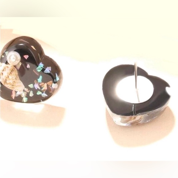 “My Heart is the Ocean” Mini Conch Triton Murex Shell Abalone Flake Mermaid Stud - Picture 5 of 5